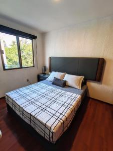 Postel nebo postele na pokoji v ubytování Casa Noriux en Gdl