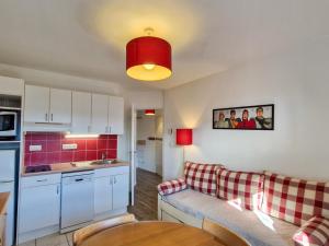 Kuchyň nebo kuchyňský kout v ubytování Confortable 2 pièces · Balcon Sud · Animaux acceptés · Parking couvert - FR-1-425-188 + 8 fotografií