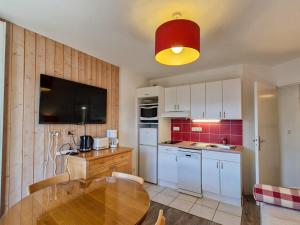 Kuchyň nebo kuchyňský kout v ubytování Confortable 2 pièces · Balcon Sud · Animaux acceptés · Parking couvert - FR-1-425-188