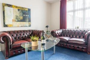 A seating area at Palads Hotel