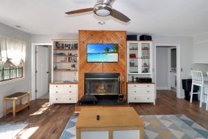 Gallery image of Shady Grove - Water views, Fireplace! in Deep Hole