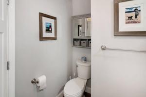 Ένα μπάνιο στο Shady Grove - Water views, Fireplace! +26 φωτογραφίες