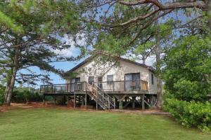 Κήπος έξω από το Shady Grove - Water views, Fireplace!