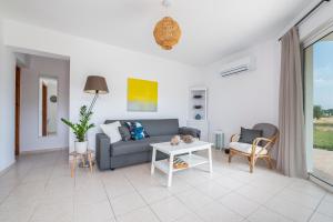 Posezení v ubytování Einalia Holiday Homes by the Beach