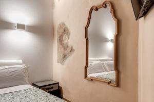 A bed or beds in a room at Guicciardini 24