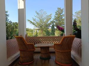 Brahma Heritage-Pool with Nature的休息区