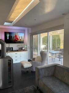 Η κουζίνα ή μικρή κουζίνα στο Schönes Ferienhaus unterhalb der Wasserkuppe Hilders