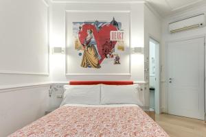 A bed or beds in a room at Guicciardini 24