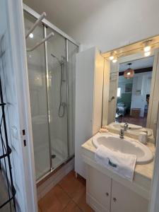 Kúpeľňa v ubytovaní Studio cosy avec clim 33m2