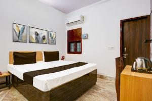 Postel nebo postele na pokoji v ubytování Hotel O HOTEL SHYAM RESIDENCY