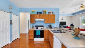 Η κουζίνα ή μικρή κουζίνα στο Close to Casey Key Nokomis Beach Pet Friendly Large Yard 1655