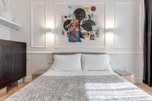 A bed or beds in a room at Guicciardini 24