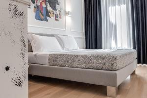 A bed or beds in a room at Guicciardini 24