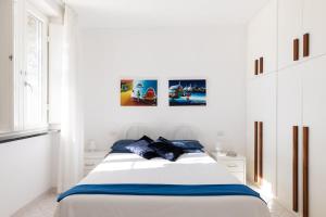 A bed or beds in a room at Villa Elizabeth Még 28 kép