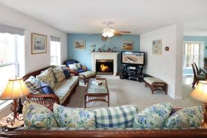 Posezení v ubytování Sundance - In town with screened porch!