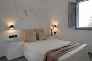 Letto o letti in una camera di Aegean Studios Perissa