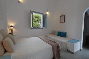 Letto o letti in una camera di Aegean Studios Perissa