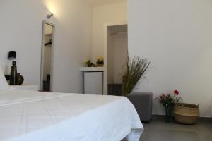 Letto o letti in una camera di Aegean Studios Perissa