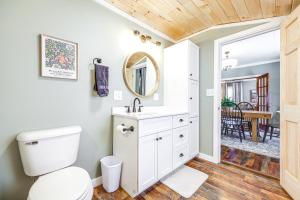 Fotografie z fotogalerie ubytování Less Than 1 Mi to Houlton Riverfront Park Home with Yard! v destinaci Houlton + 25 fotografií