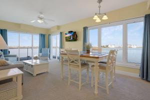 Billede fra billedgalleriet på Sunset Bay Villa 119 - Waterfront & shared pool! i Chincoteague
