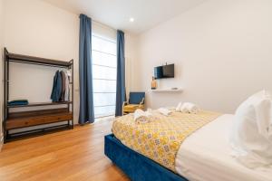 a bedroom with a bed with towels on it at La SuiteDellAvvocato in Naples