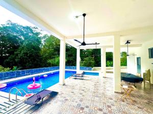 Kolam renang di atau dekat dengan Double P Ranch 20 guests, BBQ and pool Buggy rental
