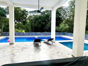 Kolam renang di atau dekat dengan Double P Ranch 20 guests, BBQ and pool Buggy rental