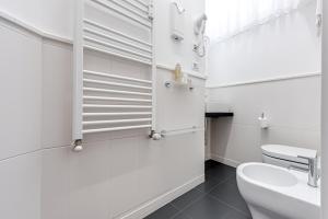 A bathroom at Guicciardini 24