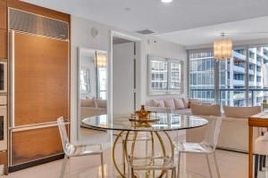 Kép 37th Floor Luxurious unit with Bay & Pool view FREE SPA szállásáról Miamiban a galériában