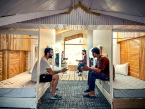 Postel nebo postele na pokoji v ubytování The Elevia, Jibhi