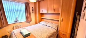 a small bedroom with a bed and a window at 9 Wheal Ramoth in Perranporth