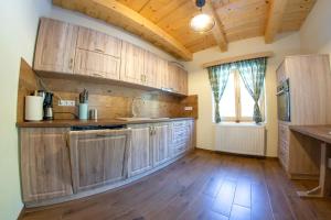 Kuchyň nebo kuchyňský kout v ubytování Két Patak Retreat + 13 fotografií