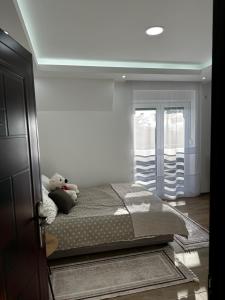 Posteľ alebo postele v izbe v ubytovaní Apartmani Mojić Divčibare