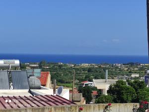 a view of a city with the ocean in the background at michaelas traditional house in Fánai