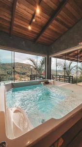 a large bath tub with a view of the desert at Cabana Montana Viva Cada Momento in Guaramirim