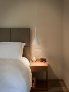 Postel nebo postele na pokoji v ubytování Hôtel Le Bec Bed and Chocolate self check-in