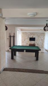 a ping pong table in the middle of a room at Casa da praia pousada in Peruíbe +15 photos