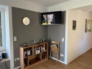 TV a/nebo společenská místnost v ubytování Ferienwohnung Erlenbach