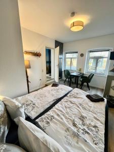Postel nebo postele na pokoji v ubytování Hof Steinhütten Tiny Rooms