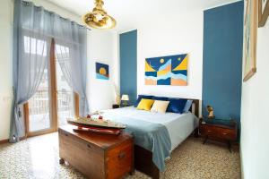 A bed or beds in a room at Casa Derosa in Sorrento Centro