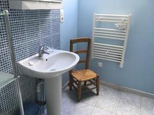 Et badeværelse på Charmante ferme vue exceptionnelle 10 voyageurs + 21 billeder