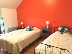 En eller flere senge i et værelse på Charmante ferme vue exceptionnelle 10 voyageurs