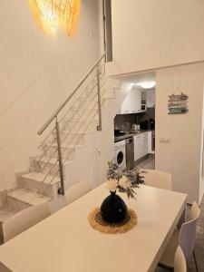 Køkken eller tekøkken på Cozy apartment - Beach 100m away