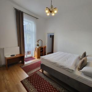 Posteľ alebo postele v izbe v ubytovaní Pałacyk Srebrna Fala + 37 fotografií