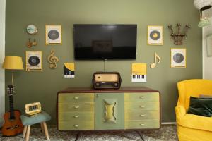 A television and/or entertainment centre at Casa Derosa in Sorrento Centro