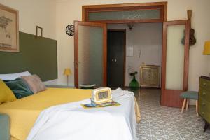 A bed or beds in a room at Casa Derosa in Sorrento Centro
