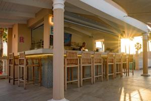 Ein Restaurant oder anderes Speiselokal in der Unterkunft MERAKII SEAVIEW ESCAPE CURACAO 
