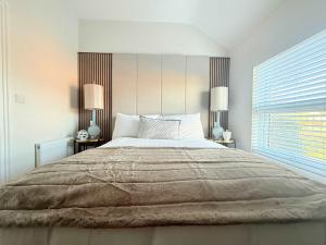a bedroom with a large bed with two lamps at No 50 - 2nd Floor Beautiful one bed apartment in Liverpool Sleeps 4 in Liverpool