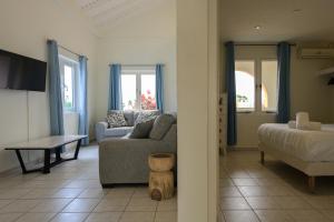 Ein Bett oder Betten in einem Zimmer der Unterkunft MERAKII SEAVIEW ESCAPE CURACAO
