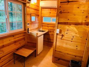 Kuchyň nebo kuchyňský kout v ubytování Akagi Log INN Glamping - Vacation STAY 39479v